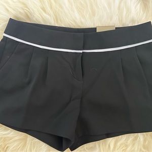 NEW WITH TAGS sz 2 EXPRESS black sorts white piping.